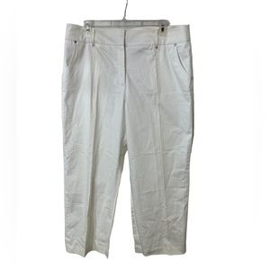 Willi Smith Ladys Capri Pants Color White, Size 14 95% Cotton and 5% Spandex.
